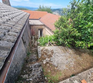 Grižane, starina s pogledom na more! - cover