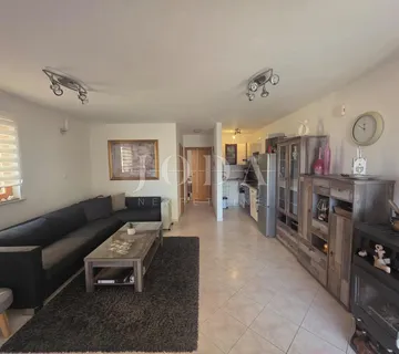 Crikvenica-stan na dobroj lokaciji  - cover