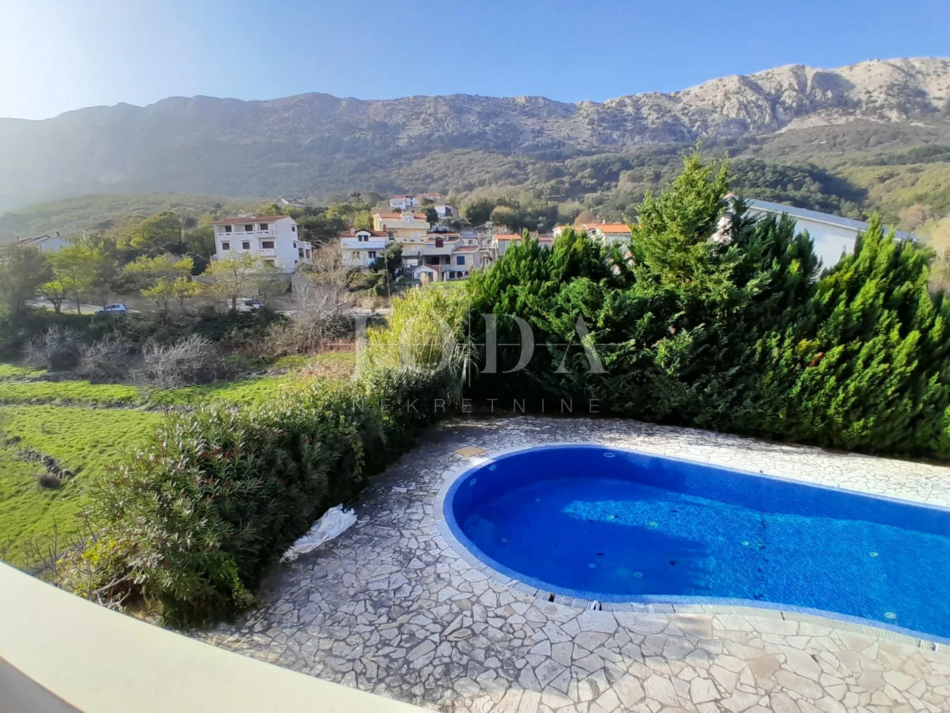 Apartman sa bazenom - cover