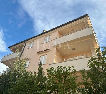 Namješteni apartman 100 metara do mora! - cover