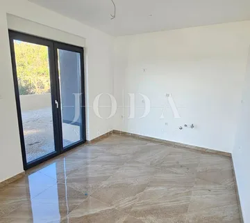 Dramalj obiteljska kuća sa dva stana - cover