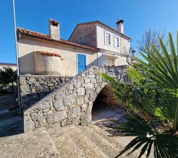 Otok Krk, kamena kuća u nizu - cover
