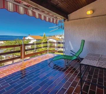 NOVI VINODOLSKI, samostojeća kuća sa dva stana - cover