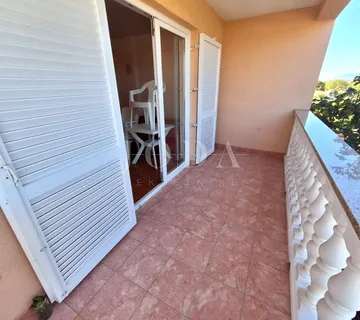 Dva apartmana u Malinskoj, okućnica, namješteno! - cover