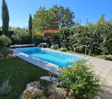 Lijepa obiteljska kuća sa bazenom,UMAG okolica - cover