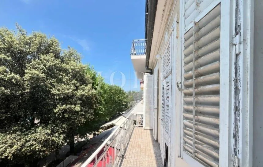 Stan za adaptaciju na ekskluzivnoj lokaciji - cover