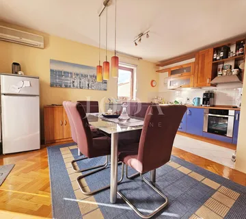 Malinska – stan s pogledom na more na mirnoj lokaciji - cover