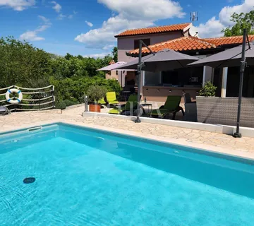 Labin, okolica, kuća sa dvije stambene jedinice sa bazenom i jacuzzijem - cover