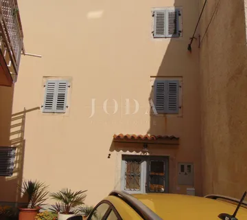 Obnovljena Istarska kuća u nizu - cover