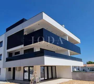 Moderni apartman s okućnicom, novogradnja na otoku Krku - cover