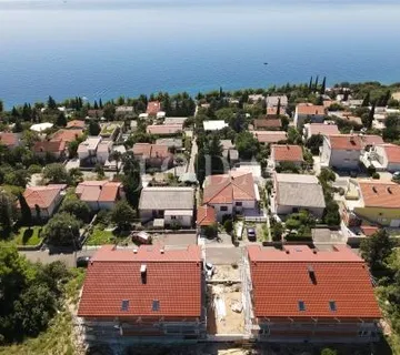 Novogradnja s okućnicom 250m od mora - cover