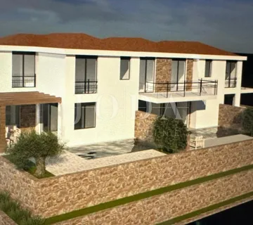 Prodaja kuće u nizu s bazenom - cover