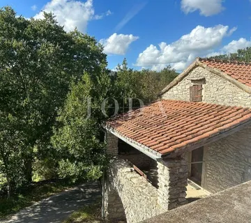 Kamena kuća sa dodatnim objektom+1700m2 poljop.zemljišta,Labin okolica - cover