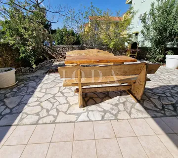 Klimno, apartman u prizemlju na mirnoj lokaciji - cover