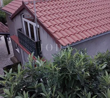 Pula, kuća na mirnoj lokaciji - cover