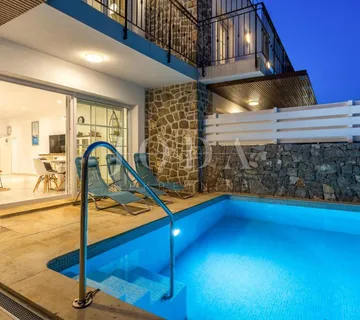 Villa s bazenom i pogledom na more - otok Krk - cover