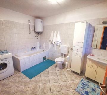 Bribir, dvije povezane kuće s prostranom okućnicom - cover