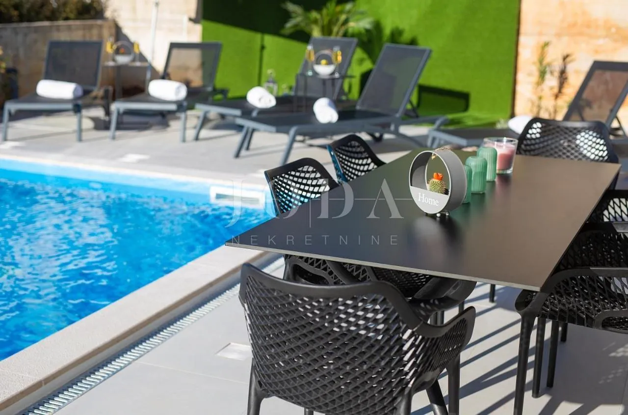 Luksuzni apartman u Malinskoj - cover