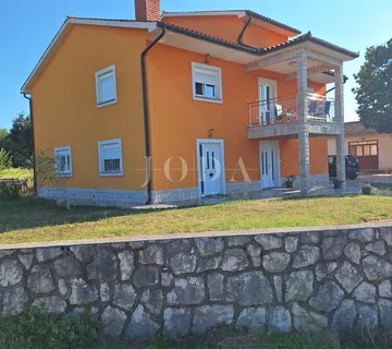 Labin, okolica, obiteljska kuća sa dvije stambene jedinice - cover