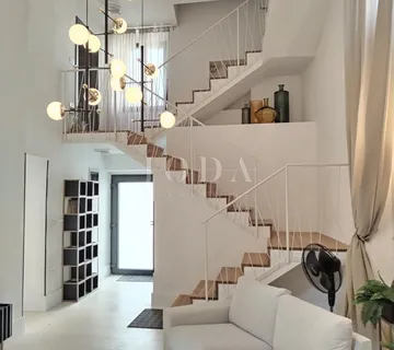 Vodnjan, prekrasna, dizajnerski renovirana kamena kuća  - cover