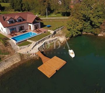 Vila uz jezero - cover