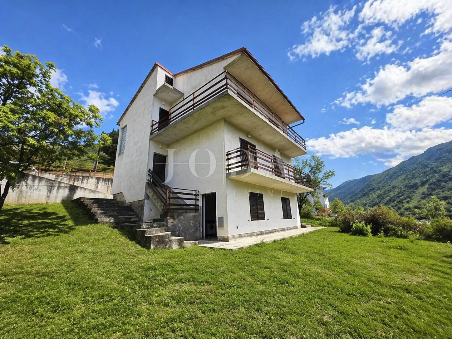 SENJ, Kuća sa garažom - cover