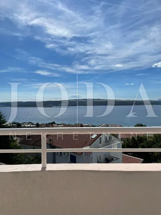 Predivan stan sa panoramskim pogledom u zgradi sa liftom - cover