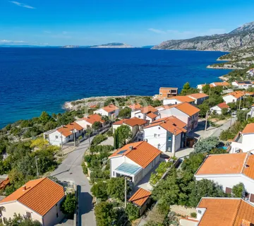 Prizna stan s okućnicom i garažom – 70 m od plaže - cover