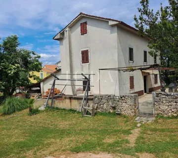 Stara kamena kuća za renovaciju, okolica Malinske - cover