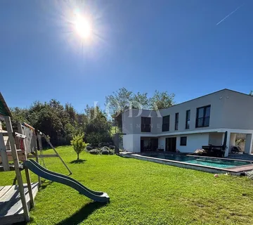 Prekrasna Vila sa bazenom kompletno opremljena,LABIN okolica - cover