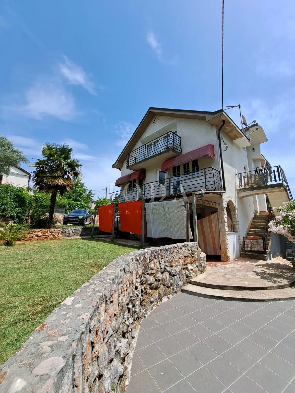 Prekrasna kuća s 4 stambene jedinice, Vrbnik - cover