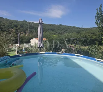 Kuća sa 3 stambene jedinice  - cover