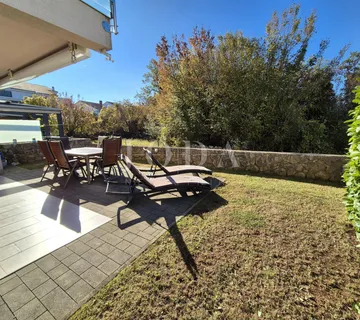 Apartman u prizemlju s pogledom na more - Njivice - cover