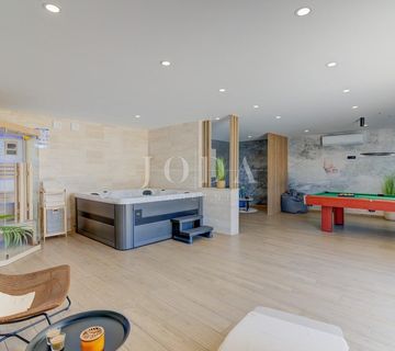 Novi Vinodolski, moderna vila sa bazenom - cover