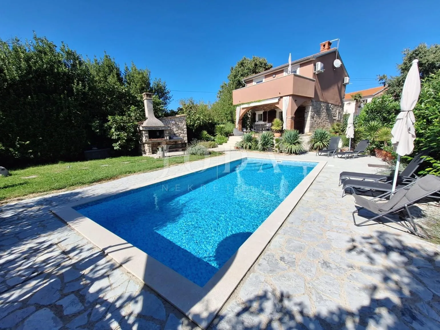 Malinska - renovirana kamena kuća s bazenom - cover