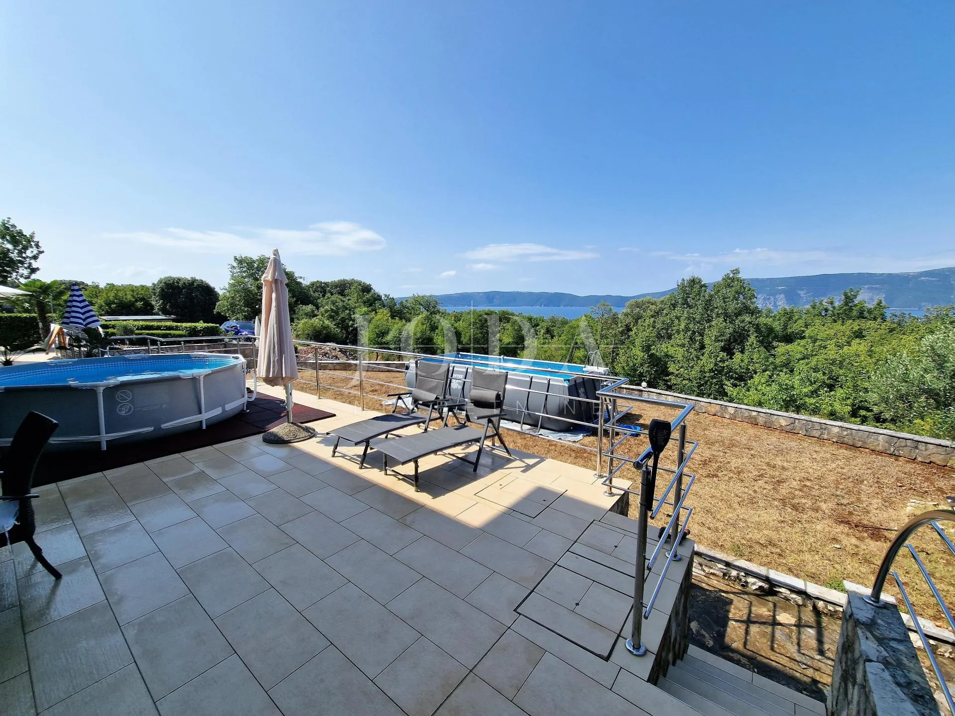 Apartman u prizemlju s pogledom na more - cover