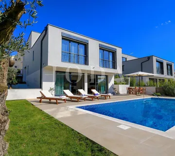 Villa s bazenom i pogledom na more - cover