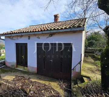 Kuća za adaptaciju sa dodatnim objektom i gr.terenom,LABIN okolica - cover