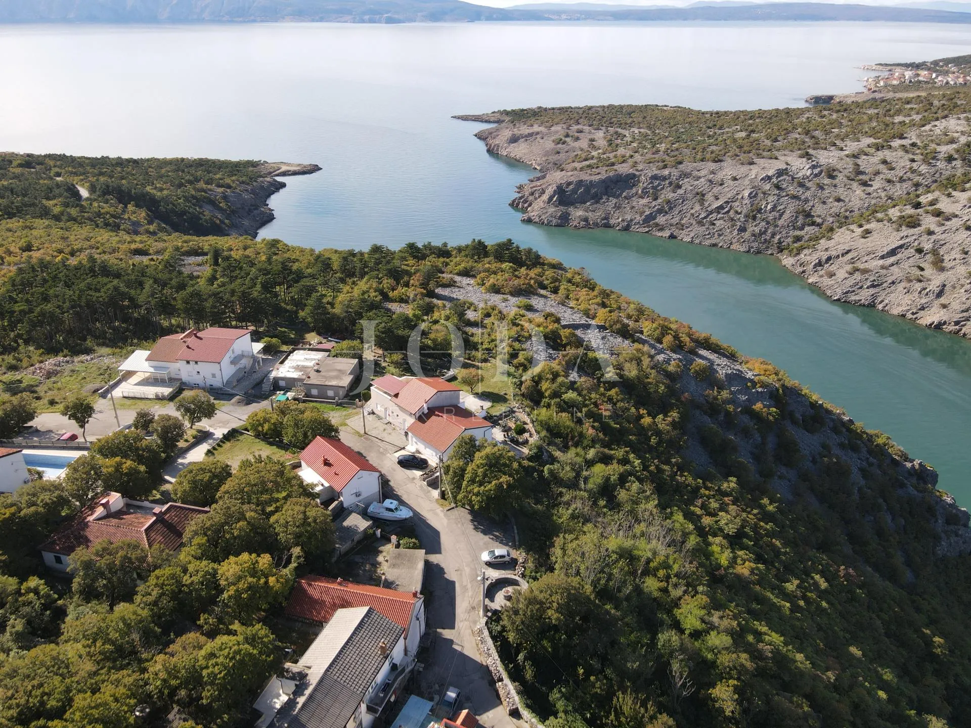 Klenovica kuća sa tri jedinice - cover