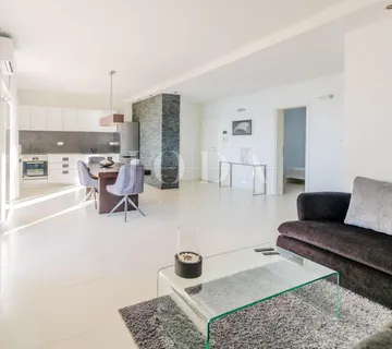 Crikvenica kuća sa 4 stana - cover