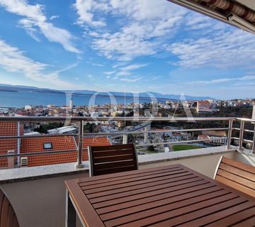 Atraktivni stan u potkrovlju s galerijom – Crikvenica - cover