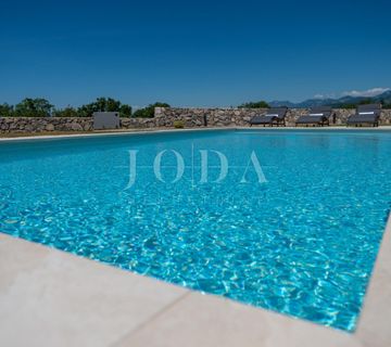 Vila s bazenom i pogledom na more  - cover