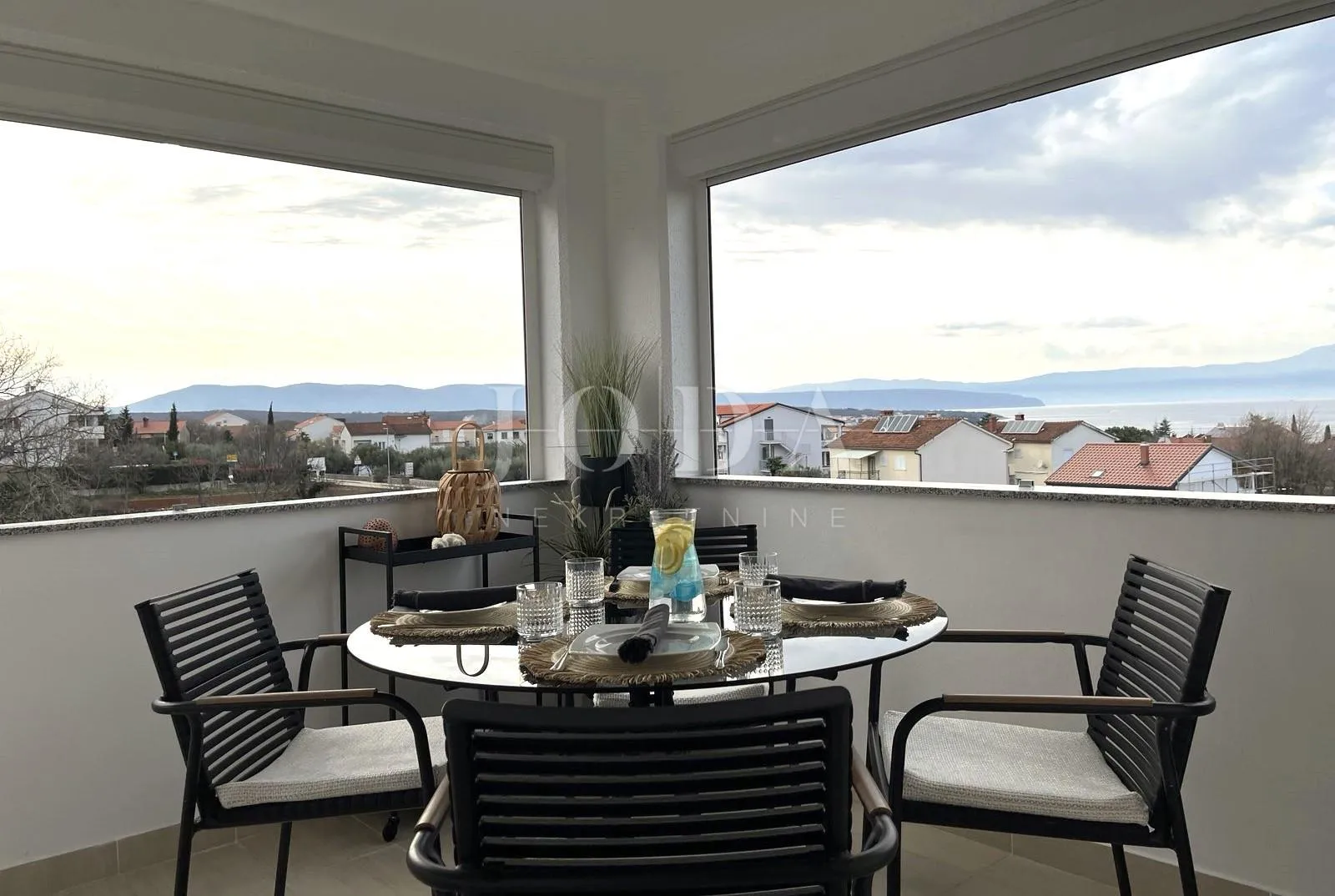 Novouređeni apartman s otvorenim pogledom na more - cover