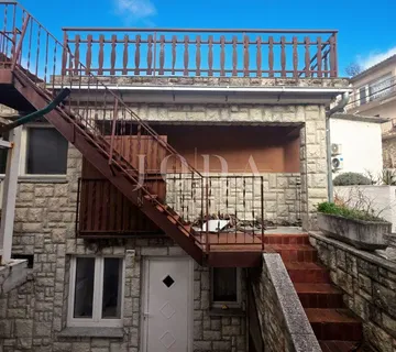 Jablanac kuća blizu mora - cover