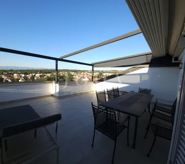 Apartman s otvorenim pogledom na more - cover