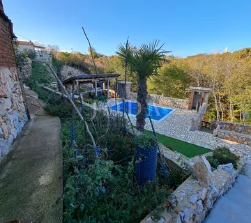 Samostojeća kuća s grijanim bazenom, okolica Dobrinja - otok Krk - cover