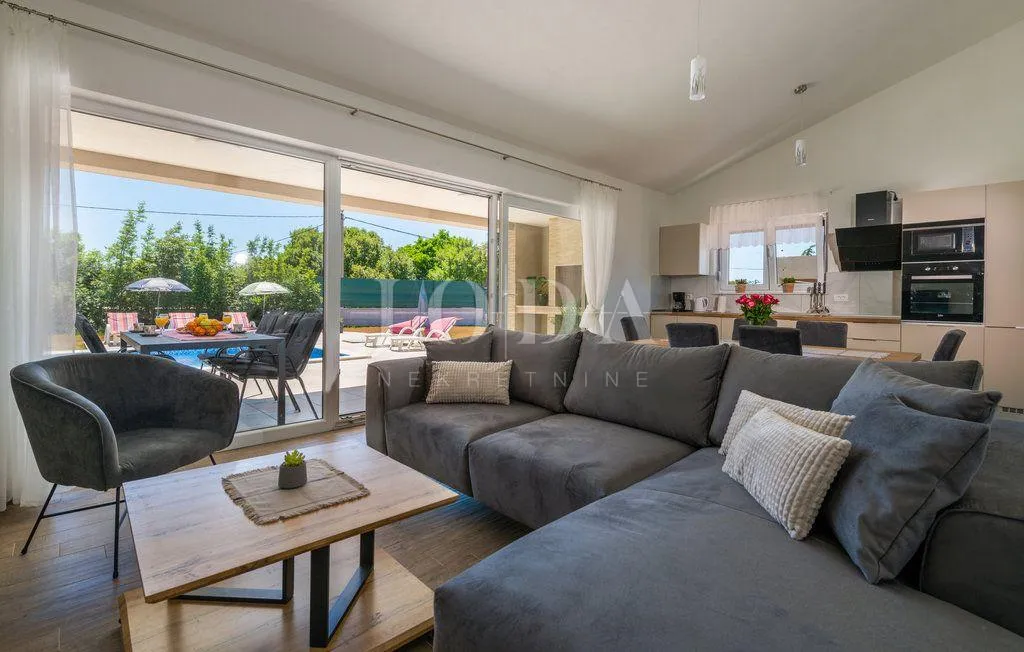 Prekrasna prizemnica sa bazenom,Labin okolica - cover