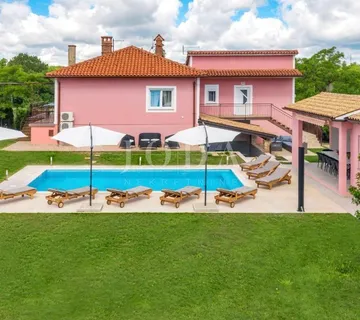 Labin, kuća sa bazenom i dvije stambene jedinice - cover