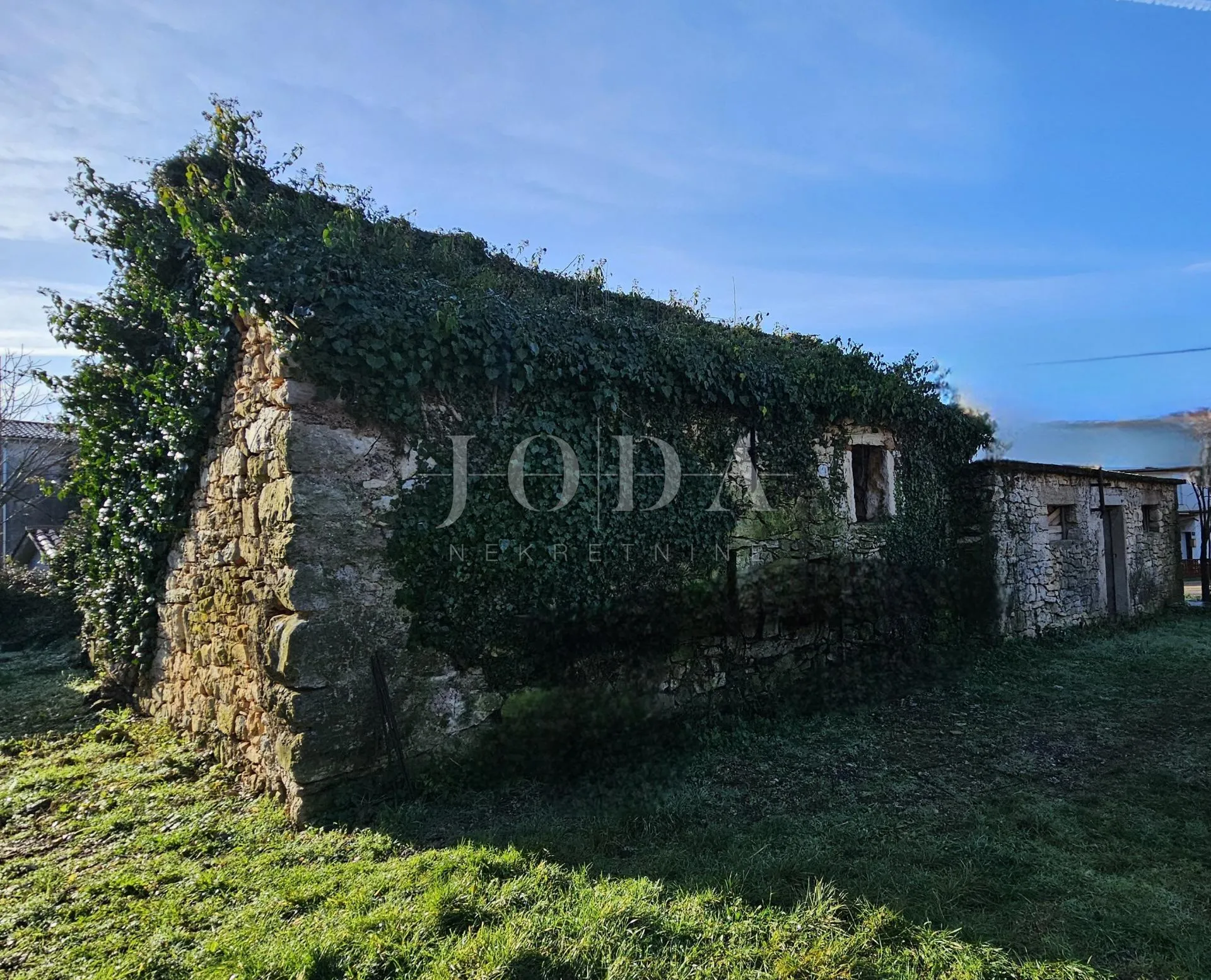 PRILIKA!Kamena starina za adaptaciju,Labin okolica - cover