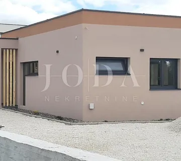 NOVOGRADNJA Lijepa prizemnica sa bazenom,Svetvinčenat okolica  - cover